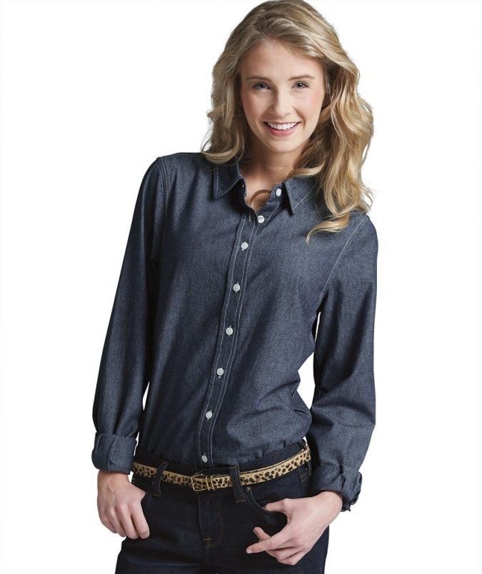 30+ Fabulous Outfit Ideas for Women Over 40 2 Chambray shirt 30+ Fabulous Outfit Ideas for Women Over 40 - 2