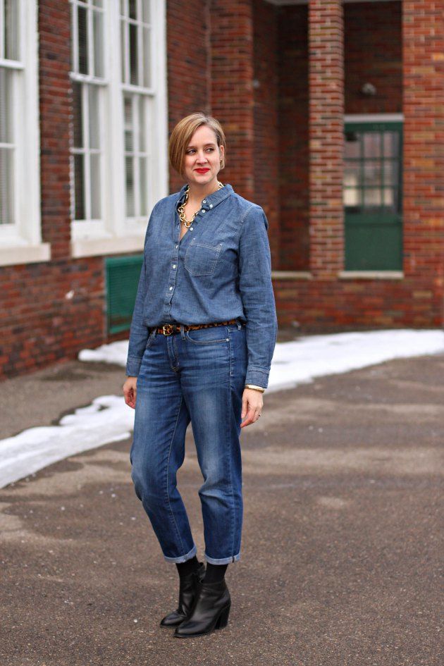 30+ Fabulous Outfit Ideas for Women Over 40 3 Chambray shirt2 30+ Fabulous Outfit Ideas for Women Over 40 - 3