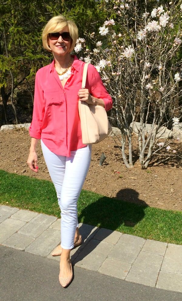 Deborah Boland Fabulous After 40 white pants1 30+ Fabulous Outfit Ideas for Women Over 40 - 29