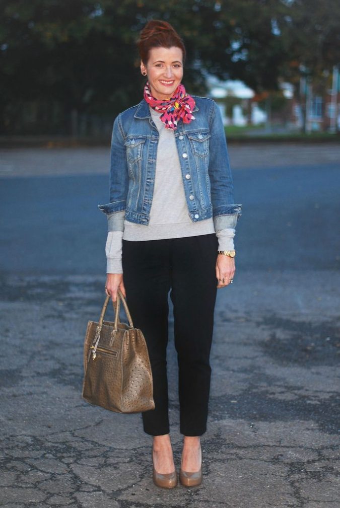 Denim jacket2 30+ Fabulous Outfit Ideas for Women Over 40 - 9