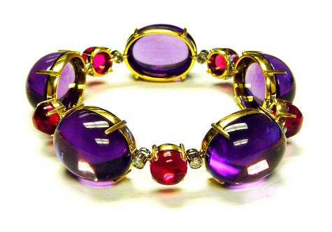 How To Hide Skin Problems And Wrinkles Using Jewelry? 75 GOSHWARA-'Rock n Roll' Cabochon Bracelet in Amethyst -Rubelite with Diamonds in 18Y