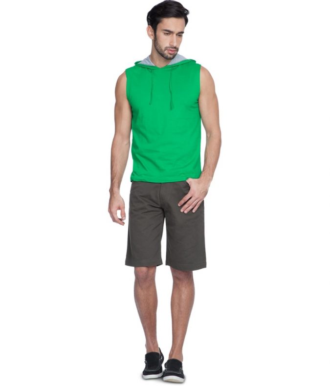 10 Most Stylish Outfits for Guys in Summer 8 Shorts with casual shoes3 10 Most Stylish Outfits for Guys in Summer - 8
