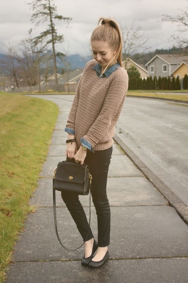 Sweater over a Shirt2 25+ Elegant Work Outfit Ideas That Every Working Woman Should Have - 42