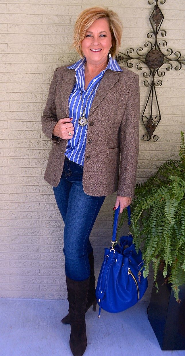 30+ Fabulous Outfit Ideas for Women Over 40 30 blue purse 30+ Fabulous Outfit Ideas for Women Over 40 - 30