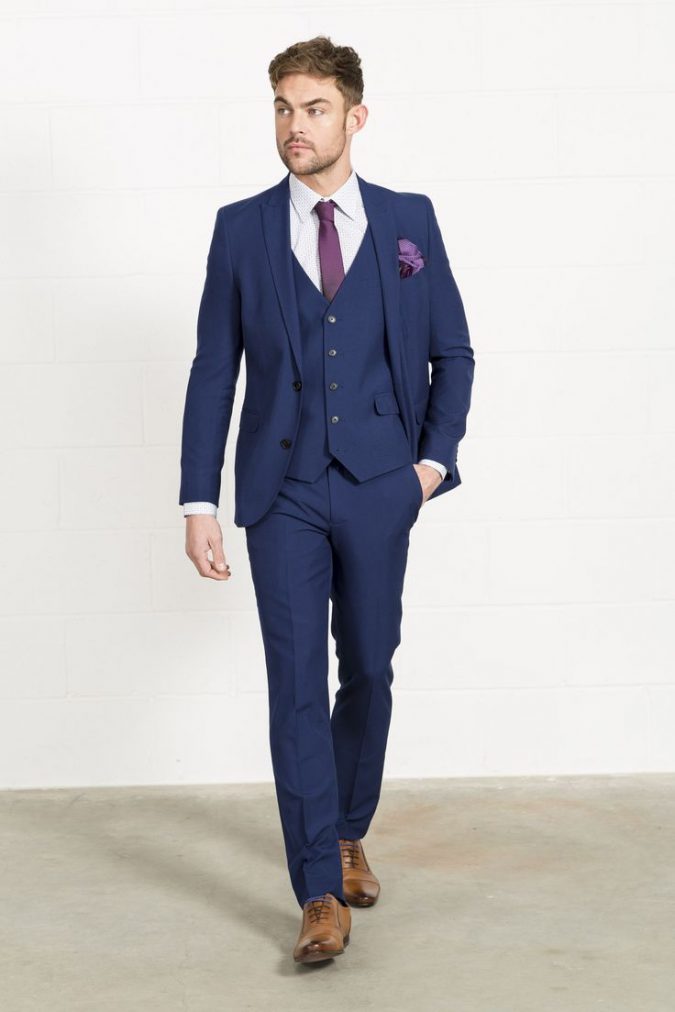 blue suit2 14 Splendid Wedding Outfits for Guys - 10