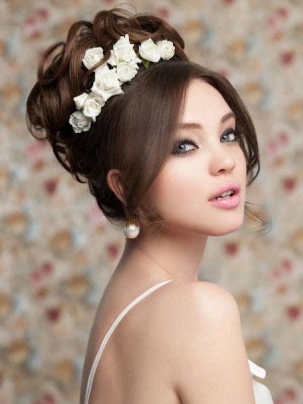 buns-13 28 Hottest Spring & Summer Hairstyles for Women 2022