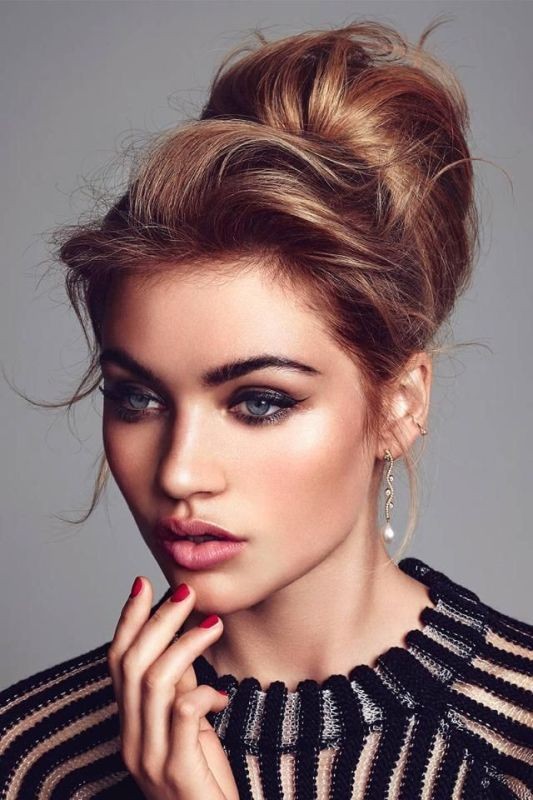 buns-6 28 Hottest Spring & Summer Hairstyles for Women 2022