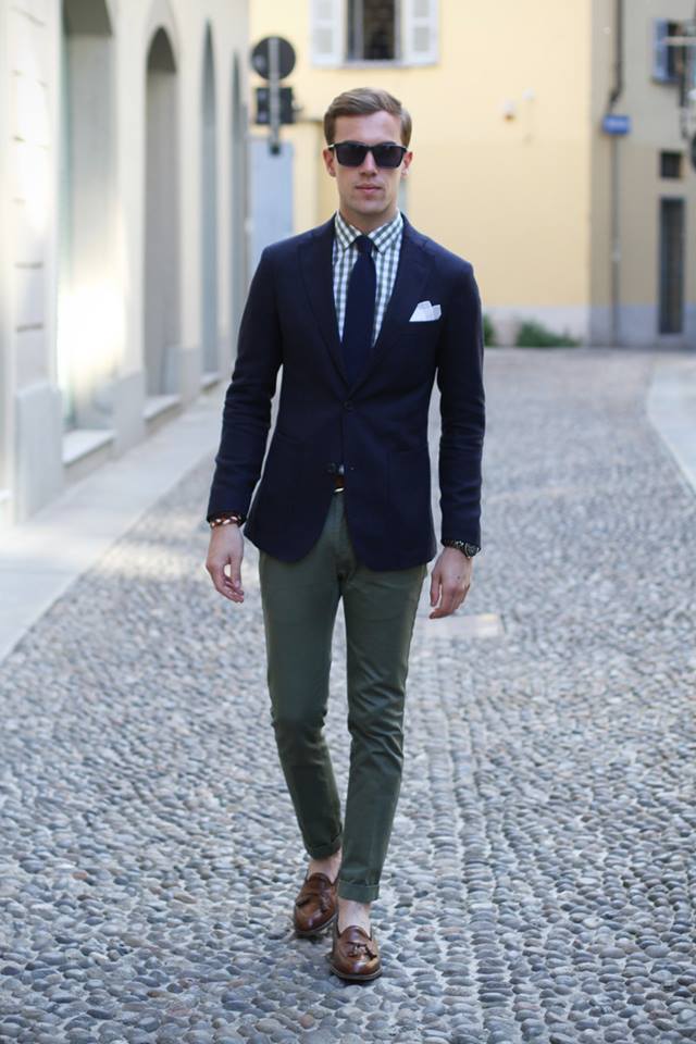 14 Splendid Wedding Outfits for Guys 41 navy blazer with checkered shirt 14 Splendid Wedding Outfits for Guys - 41