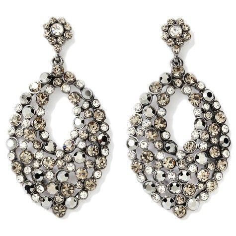 How To Hide Skin Problems And Wrinkles Using Jewelry? 11 real-collectibles-by-adrienne-black-and-white-earrings-d-2012082913212959~208750