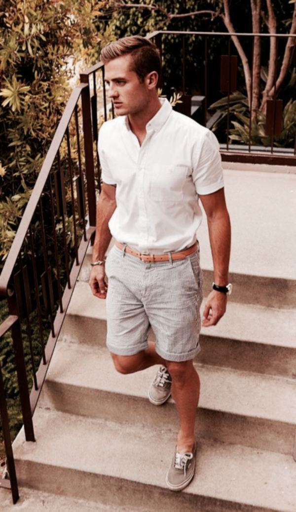 short sleeve shirt3 10 Most Stylish Outfits for Guys in Summer - 23