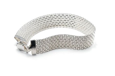 How To Hide Skin Problems And Wrinkles Using Jewelry? 76 white-gold-bismarck-bracelet