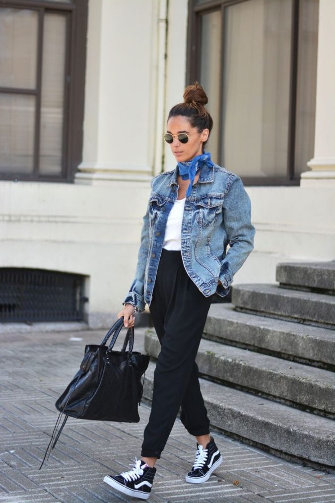 Denim jacket3 6 Stylish Fall Outfits for School - 31