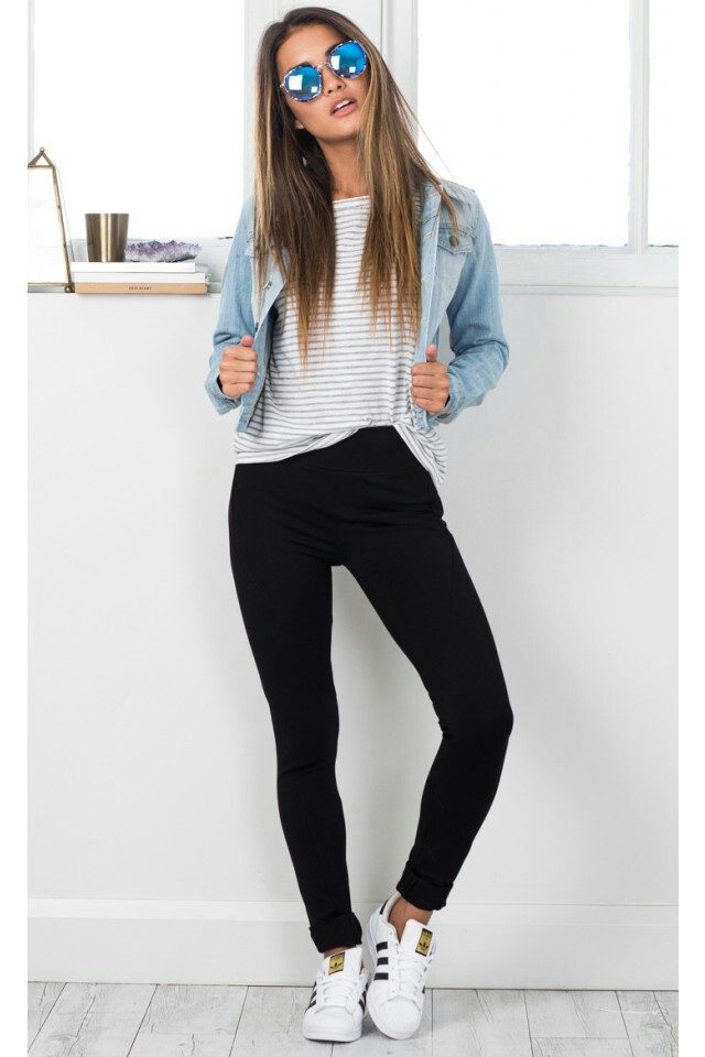 Denim jacket5 6 Stylish Fall Outfits for School - 29