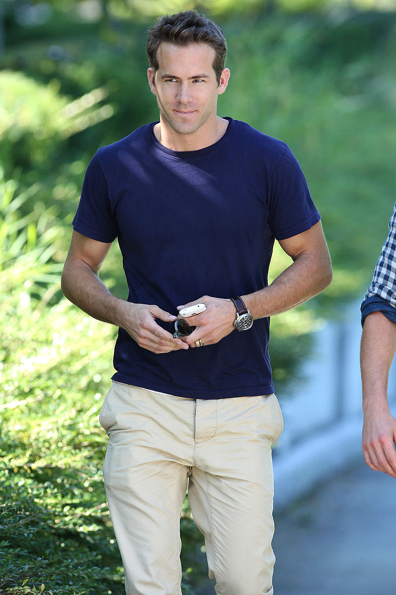 98Fun Facts Ryan Reynolds BG 15 Male Celebrities Fashion Trends for Summer - 41