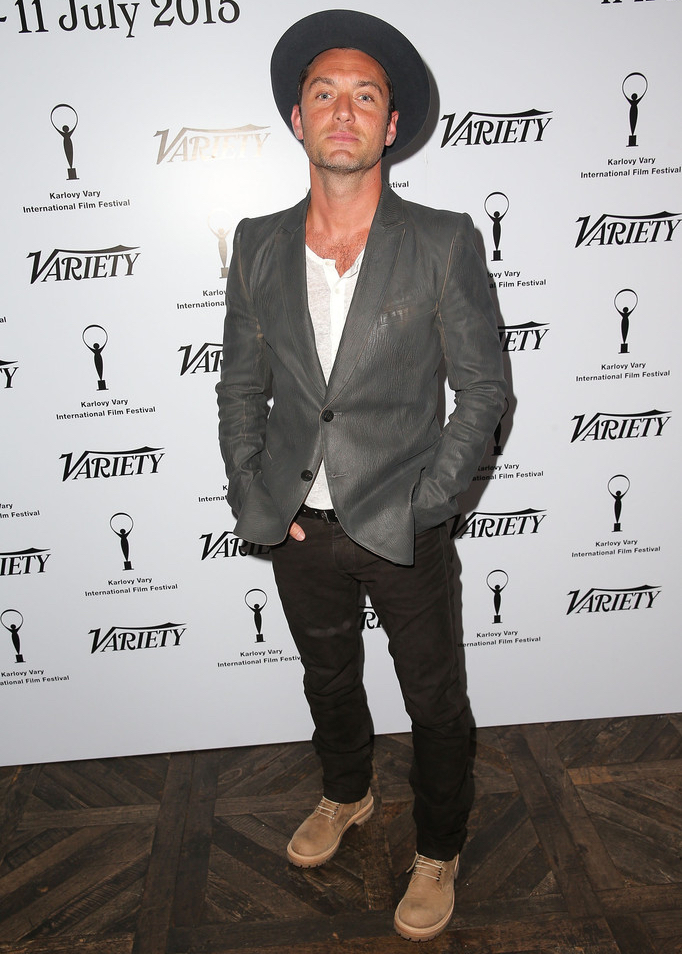 15 Male Celebrities Fashion Trends for Summer 52 Jude Law Karlovy Vary International Film Festival Celebration 2015 Picture Hat 15 Male Celebrities Fashion Trends for Summer - 52