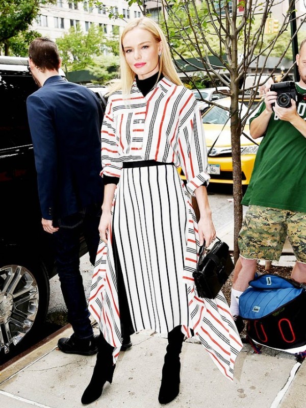 celebrities-in-striped-outfits-18 77+ Elegant Striped Outfit Ideas and Ways to Wear Stripes