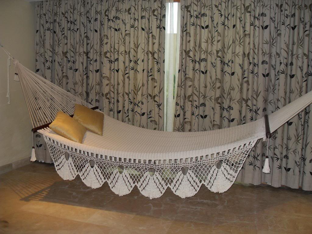 indoor-hammock-bed-decor 12 Unusual Beds That are Innovative