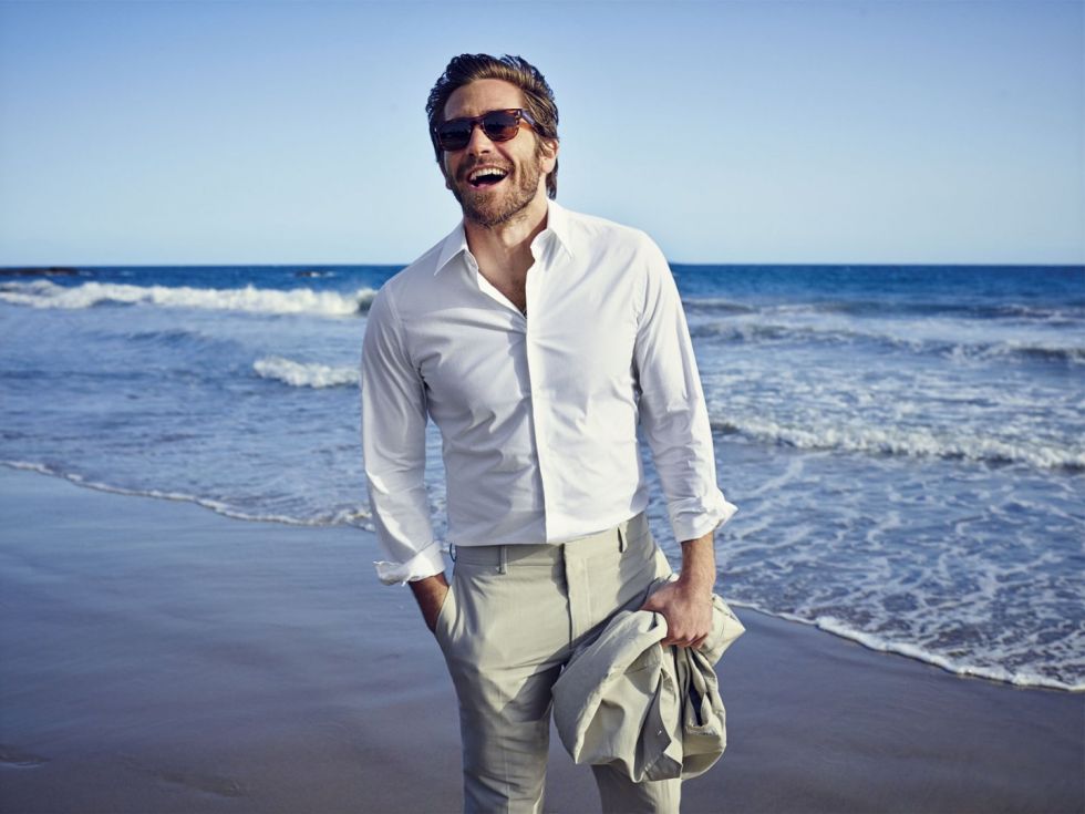 jake gyllenhaal california linen suit 43 15 Male Celebrities Fashion Trends for Summer - 4
