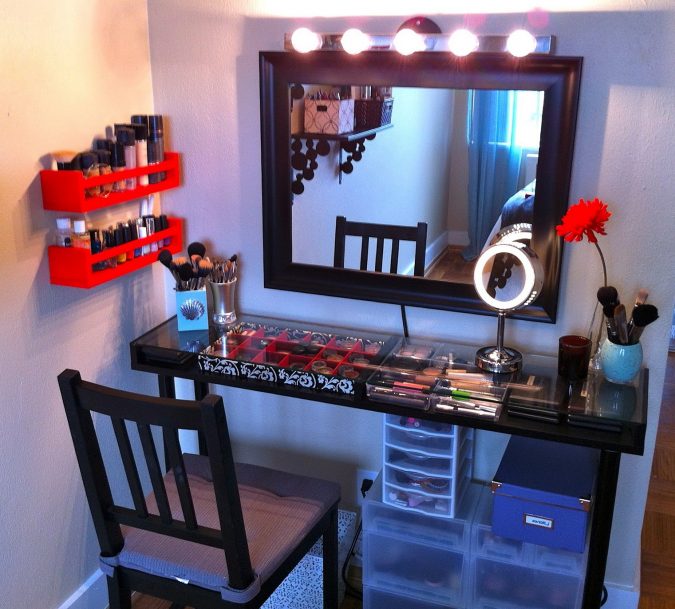 DIY-Makeup-Vanity-with-Lights-675x609 15 Stylish Bedroom & Bathroom Vanities DIY Ideas in 2020