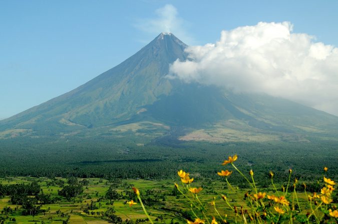 mayon volcano 1 Top 10 Most Attractive Places you Should Visit in Philippines - 8
