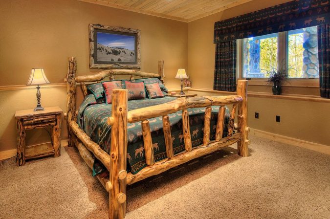 rustic master bedroom with crown molding 11 Charming Rustic Home Decors & Living Sets Trends - 7