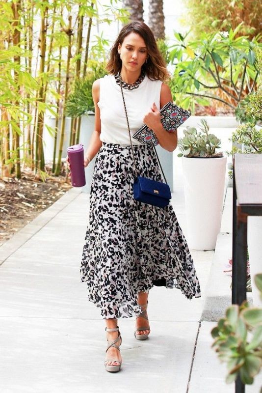 87+ Elegant Office Outfit Ideas for Business Ladies 30 sleeveless blouses and tank tops 12 1 87+ Elegant Office Outfit Ideas for Business Ladies - 30