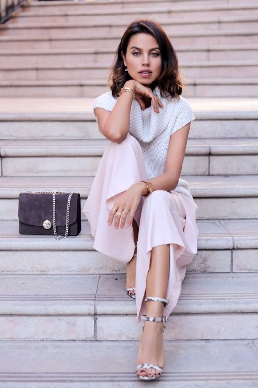 87+ Elegant Office Outfit Ideas for Business Ladies 27 sleeveless blouses and tank tops 9 1 87+ Elegant Office Outfit Ideas for Business Ladies - 27