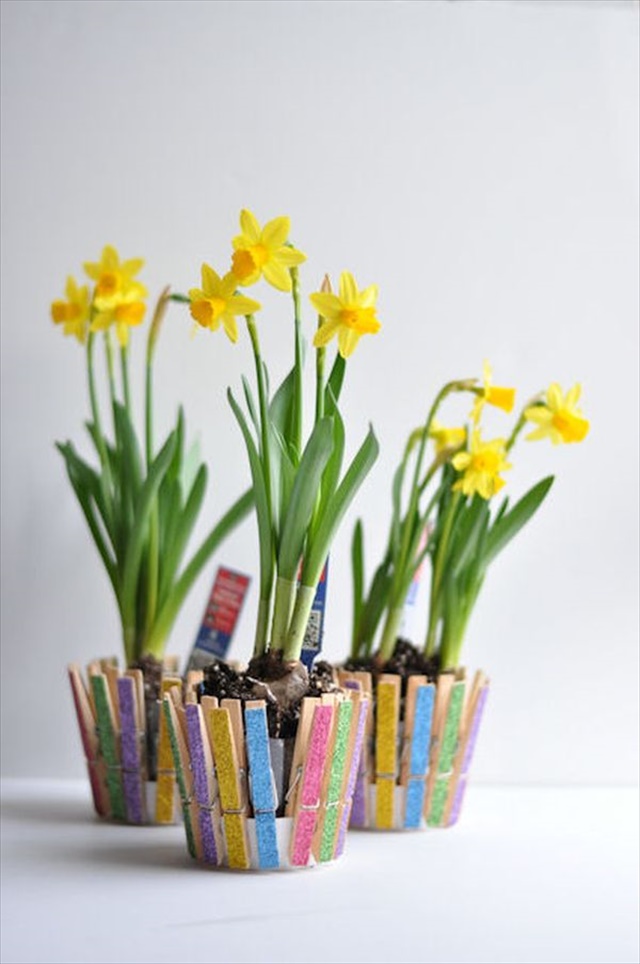 spring fling clothespin flower pot 8 Creative DIY Decor Ideas for a Fancy-looking home - 11