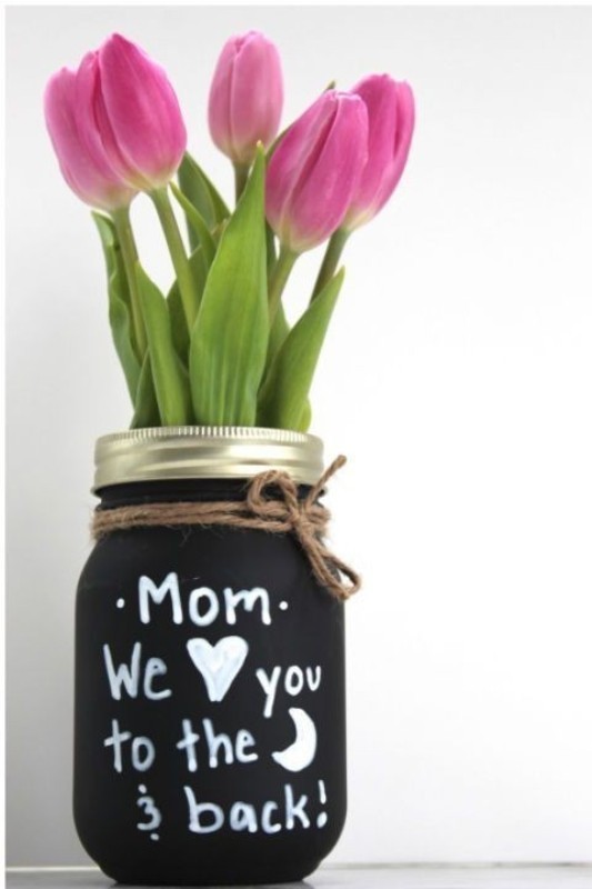 Chalkboard-Mason-Jar-Vase 35 Unexpected & Creative Handmade Mother's Day Gift Ideas