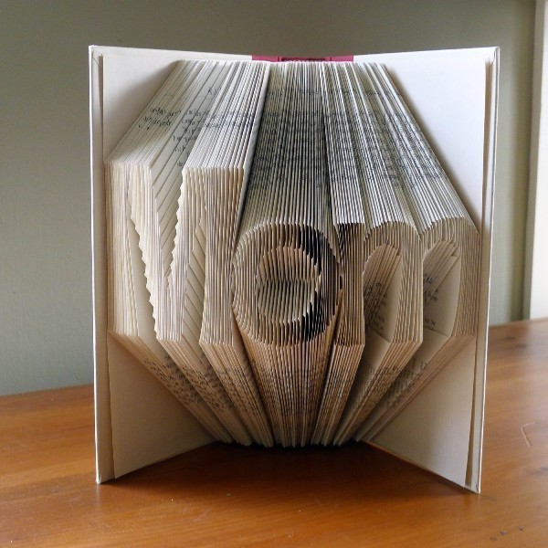 Creative Mothers Day gift idea using books 35 Unexpected & Creative Handmade Mother's Day Gift Ideas - 19
