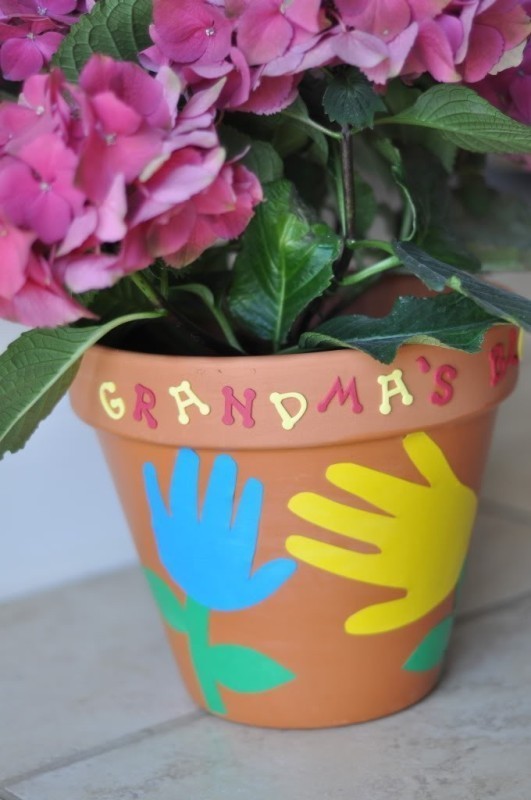 35 Unexpected & Creative Handmade Mother's Day Gift Ideas 98 Mothers Day plant pots 35 Unexpected & Creative Handmade Mother's Day Gift Ideas - 98