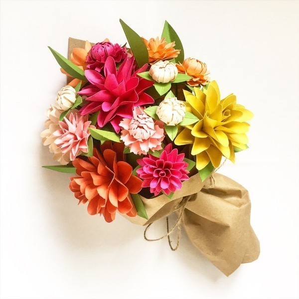 Stunning flower bouquet made of paper 35 Unexpected & Creative Handmade Mother's Day Gift Ideas - 15