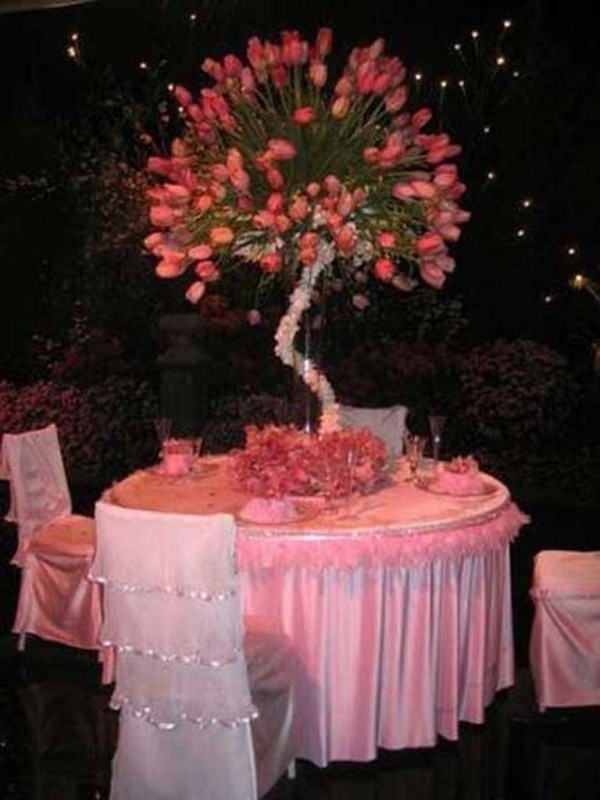 79+ Insanely Stunning Wedding Centerpiece Ideas 108 branch wedding centerpieces 13 79+ Insanely Stunning Wedding Centerpiece Ideas - 108