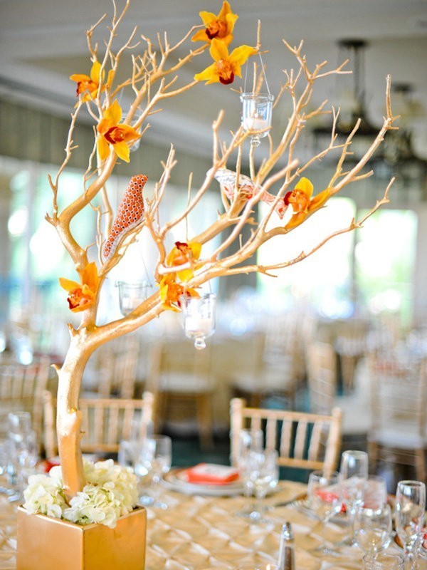 79+ Insanely Stunning Wedding Centerpiece Ideas 109 branch wedding centerpieces 14 79+ Insanely Stunning Wedding Centerpiece Ideas - 109
