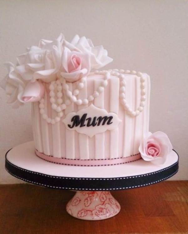 cakes-1 28+ Most Fascinating Mother's Day Gift Ideas