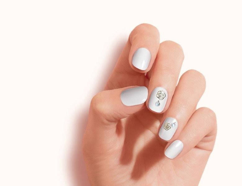 16+ Lovely Nail Polish Trends for Spring & Summer 38 embellished nails 18 16+ Lovely Nail Polish Trends for Spring & Summer - 38