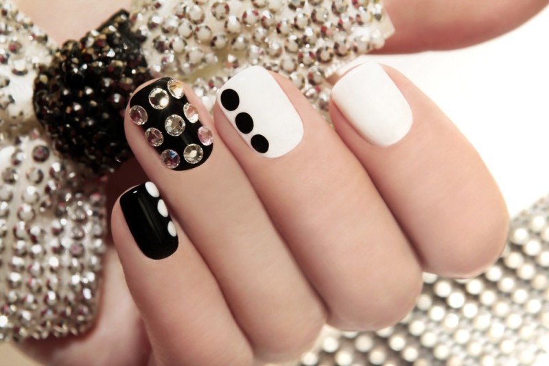 embellished-nails-19 16+ Lovely Nail Polish Trends for Spring & Summer 2022
