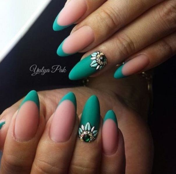 embellished-nails-9 16+ Lovely Nail Polish Trends for Spring & Summer 2022