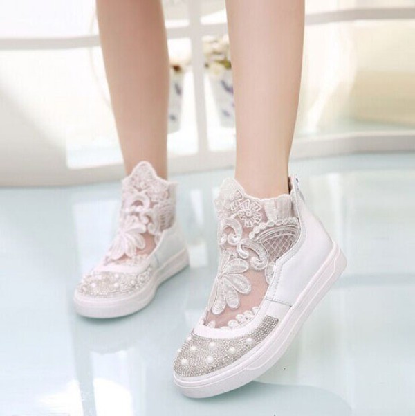 fashionable-sneakers-3 Top 10 Catchiest Spring / Summer Shoe Trends for Women 2022