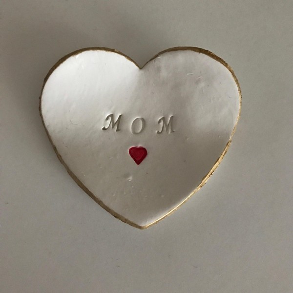 35 Unexpected & Creative Handmade Mother's Day Gift Ideas 112 handmade jewelry dish 4 35 Unexpected & Creative Handmade Mother's Day Gift Ideas - 112