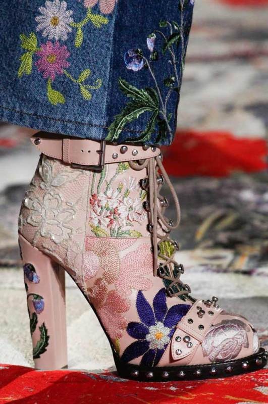 lace-up-heels-13 Top 10 Catchiest Spring / Summer Shoe Trends for Women 2022
