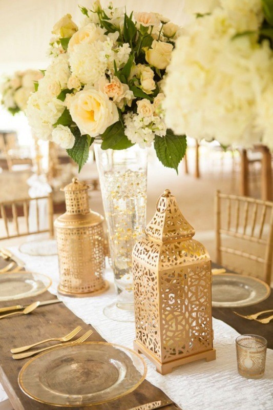 79+ Insanely Stunning Wedding Centerpiece Ideas 24 lantern wedding centerpieces 7 79+ Insanely Stunning Wedding Centerpiece Ideas - 24