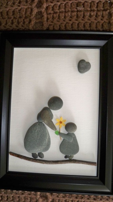 mothers day stone art 1 35 Unexpected & Creative Handmade Mother's Day Gift Ideas - 27
