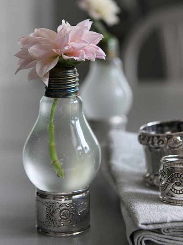 79+ Insanely Stunning Wedding Centerpiece Ideas 121 single flower wedding centerpieces 11 79+ Insanely Stunning Wedding Centerpiece Ideas - 121