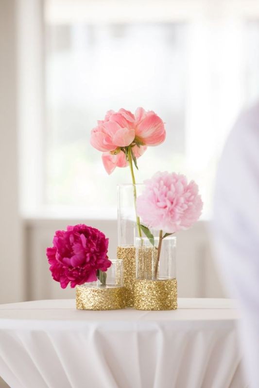 79+ Insanely Stunning Wedding Centerpiece Ideas 115 single flower wedding centerpieces 5 79+ Insanely Stunning Wedding Centerpiece Ideas - 115