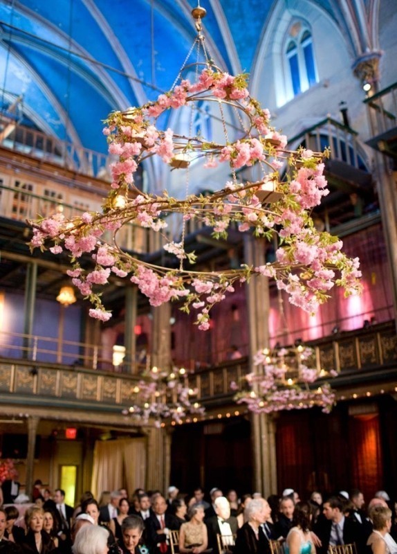 79+ Insanely Stunning Wedding Centerpiece Ideas 89 suspended wedding centerpieces 3 79+ Insanely Stunning Wedding Centerpiece Ideas - 89