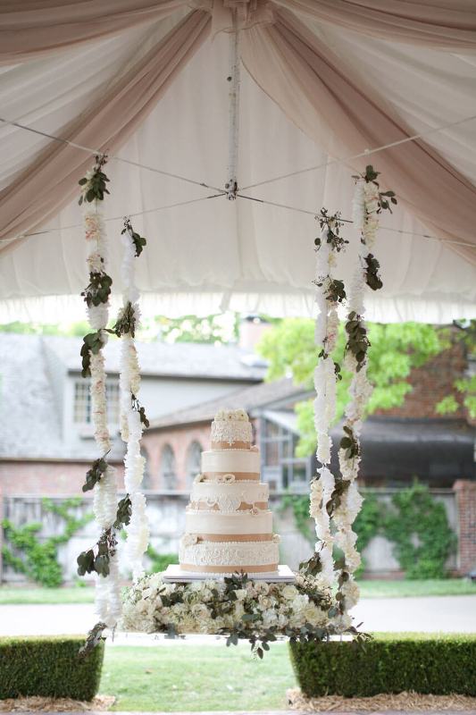 88+ Unique Ideas for Decorating Your Outdoor Wedding 82 wedding cakes 3 88+ Unique Ideas for Decorating Your Outdoor Wedding - 82