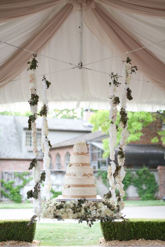 wedding-cakes-3 88+ Unique Ideas for Decorating Your Outdoor Wedding