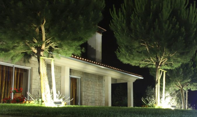 Lush Lighting - 5 Tips for Lighting Your Outdoor Spaces 5 Floodlights Lighting outdoor Lush Lighting - 5 Tips for Lighting Your Outdoor Spaces - 5
