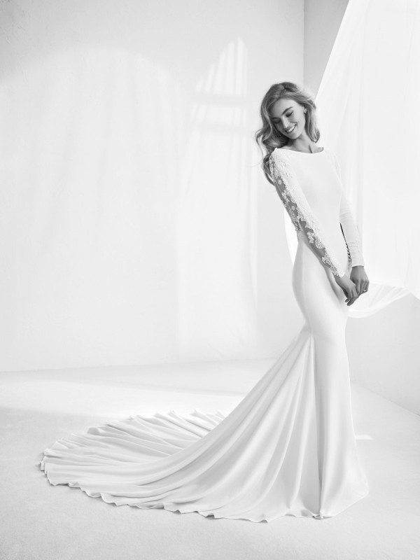 84+ Coolest Wedding Dresses for Muslim Brides 127 Muslim wedding dresses 125 84+ Coolest Wedding Dresses for Muslim Brides - 127